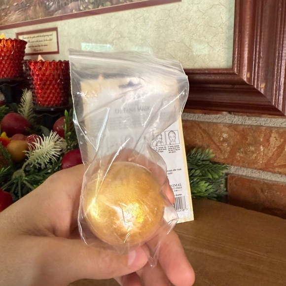 Epielle Cheetah Mask with Large Gold Shimmer Bath Bomb NWT - Picture 5 of 5